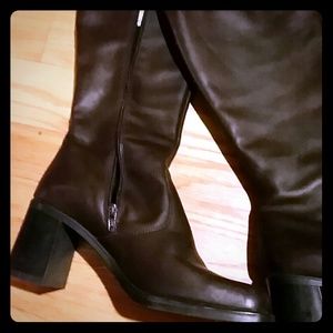 *NWOT La Canadienne REAL Leather  boots.